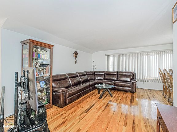 4th image of 288 Martin Ave