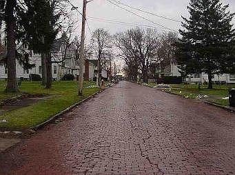 5th image of 215 Beaver Ave