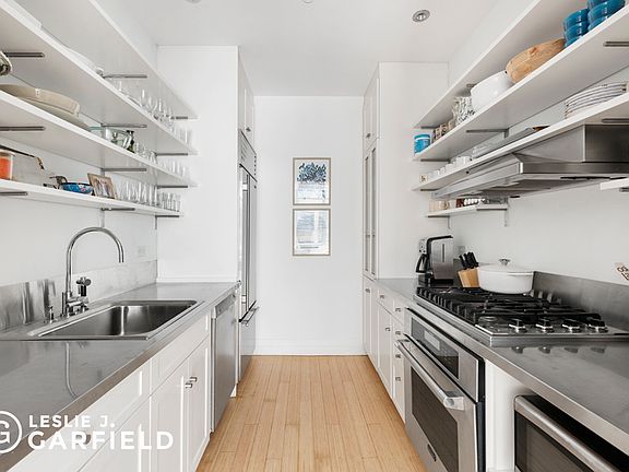 3rd image of 110 Livingston St APT 10Q