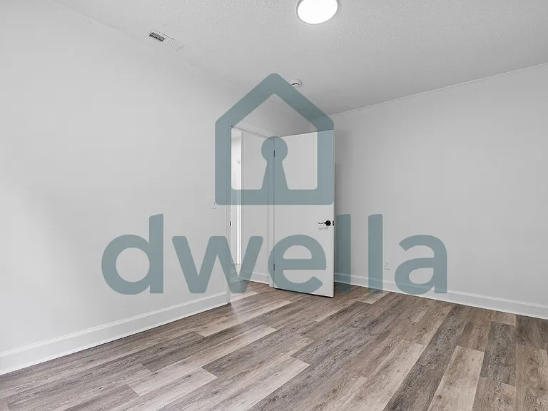 451 Loring Dr — Photo 18