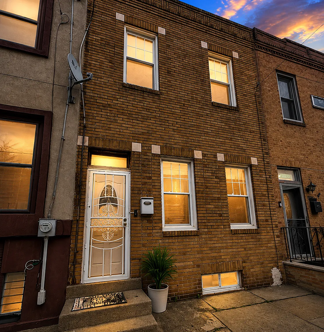 Charming 3-Bedroom Townhome with Private Yard in Point Breeze/Newbold — Photo 1
