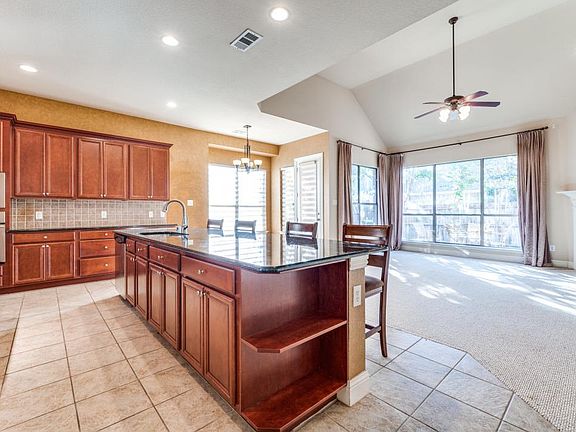 4th image of 4652 Phillip Dr
