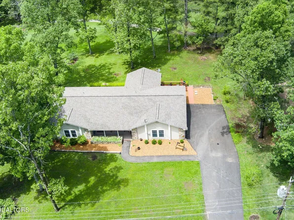 105 Fairway Dr, Crossville, TN 38558