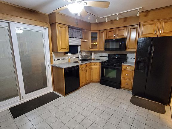 3rd image of 129 Zoe St Floor 2
