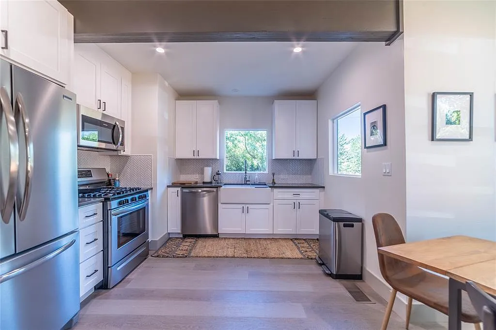 2 bed, 1.0 bath, 804 sqft, $2,450 — Photo 4