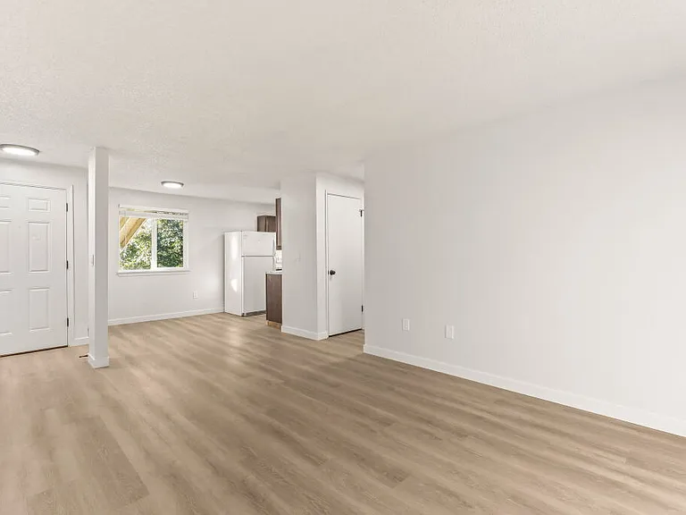 Charbern Apartments — Photo 80