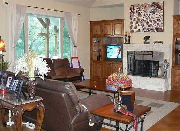 5th image of 115 Nicholas Ln