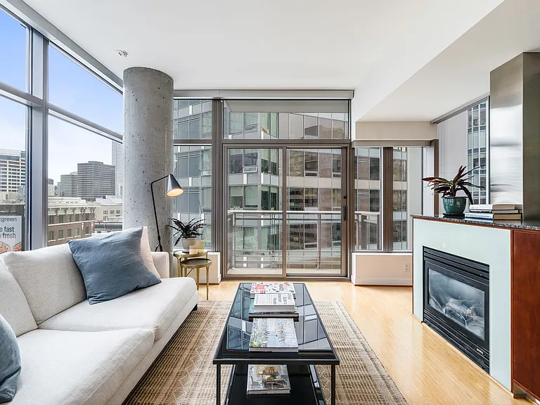 2033 2nd Ave #1010 — Photo 8