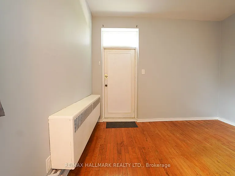 1432 Queen St E #3 — Photo 5