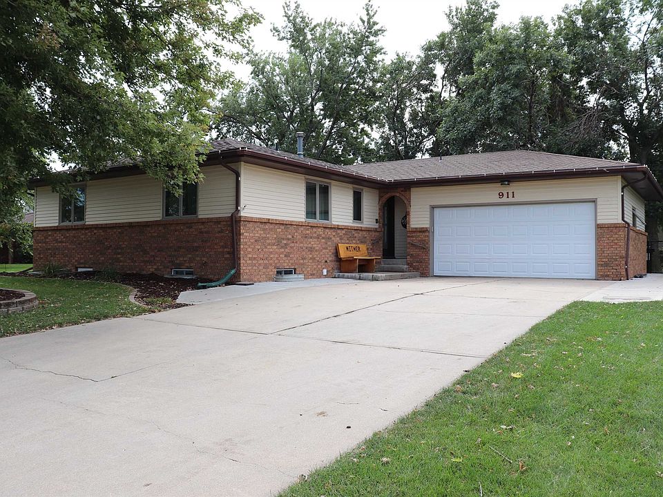 1st image of 911 Bicentennial Cir