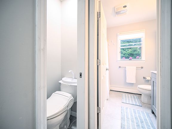 5th image of 37 Manners Ave #2