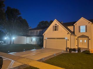 1890 Lake Shore Dr, Romeoville, IL 60446