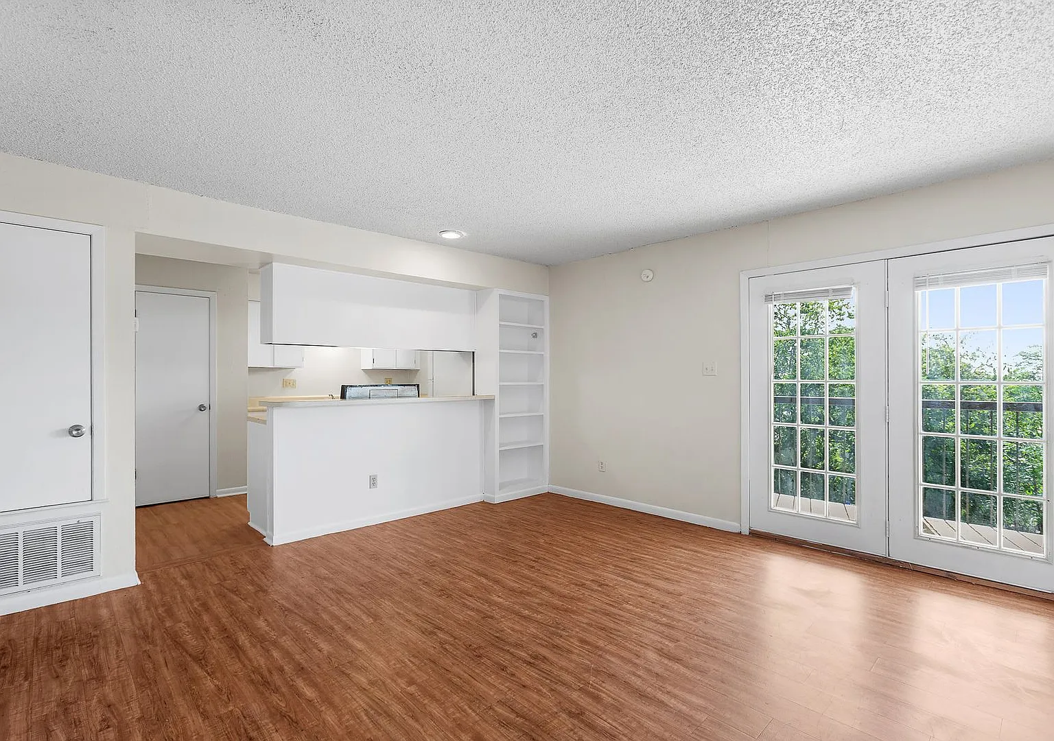LBJ Apartments — Photo 2