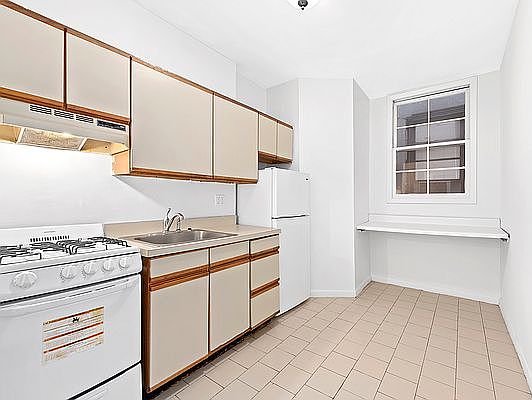 3rd image of 1716 2nd Ave #3-F