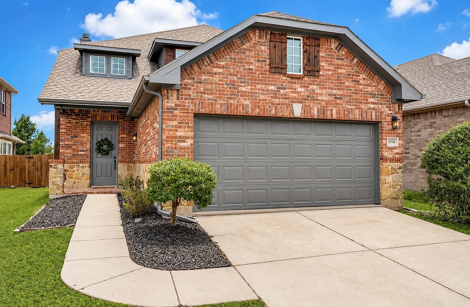 4 bed, 2025 sqft, $2,799 — Photo 2