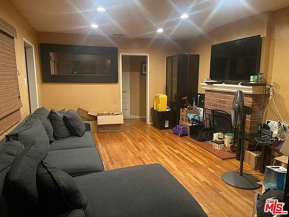 2nd image of 828 W 24th St