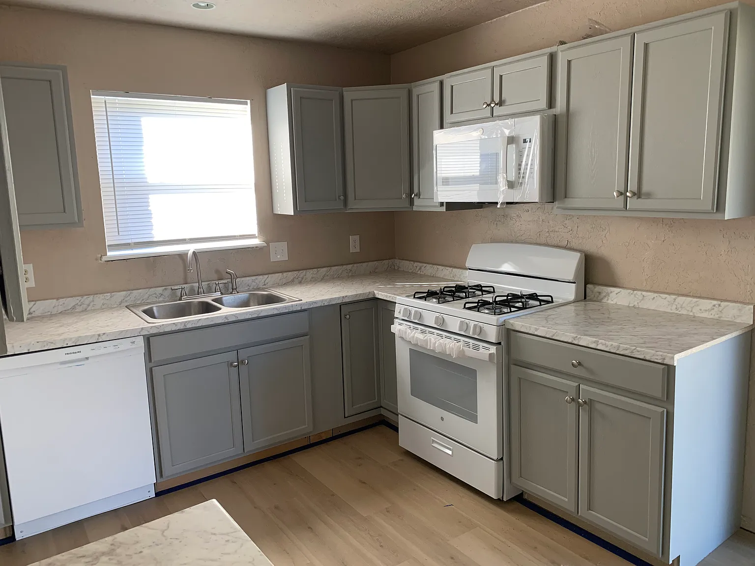 3 bed, 1.5 bath, 1000 sqft, $1,200 — Photo 1
