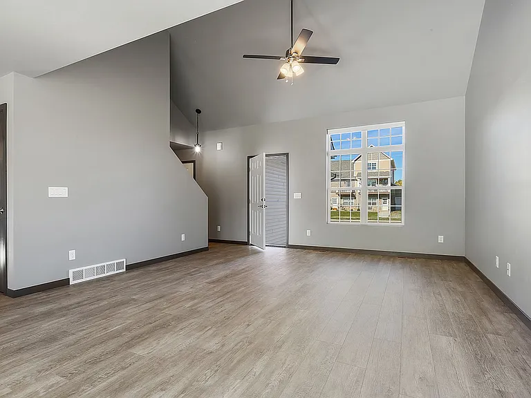 635 Diversity Dr — Photo 6