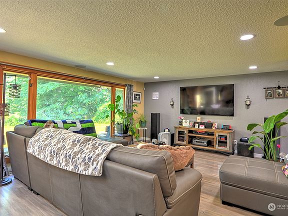 5th image of 7916 56th Drive NE