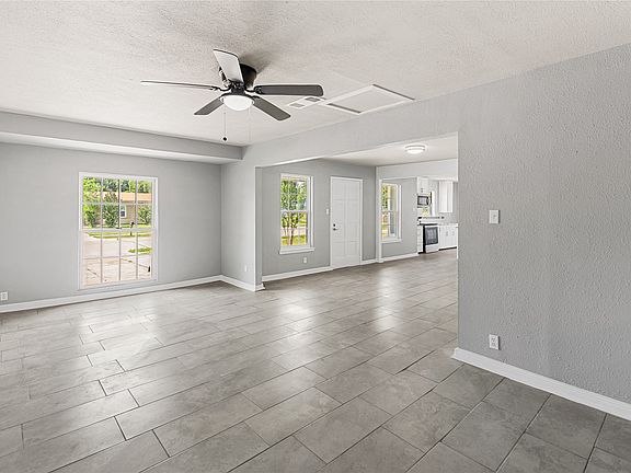 4th image of 1010 E Lovers Ln