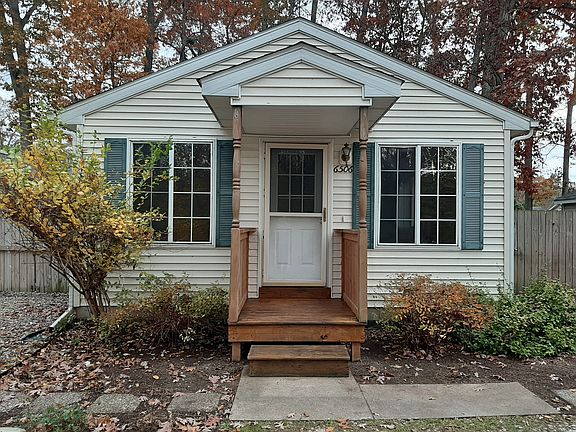 Mature foliage/Huge Hostas!