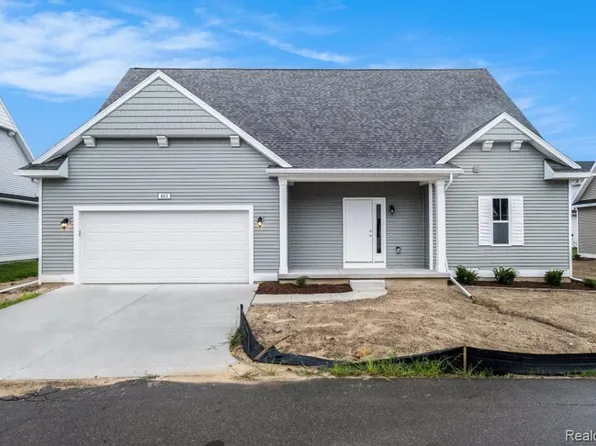 403 Dorchester Dr, Howell, MI 48855