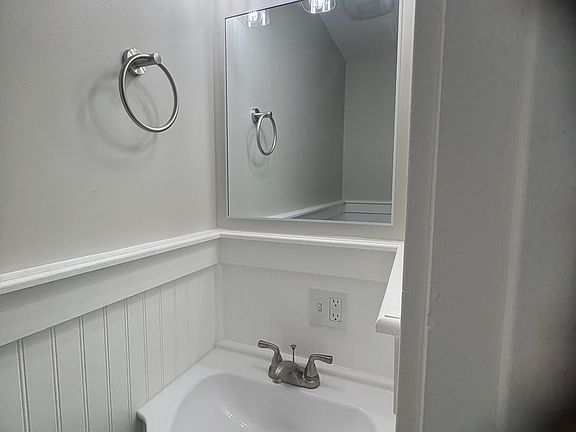 5th image of 70 Lambert St #1A