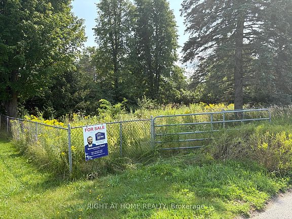 2nd image of 122 King St W