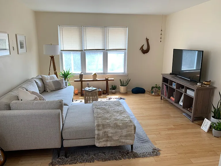 1004 E Pleasant St — Photo 1