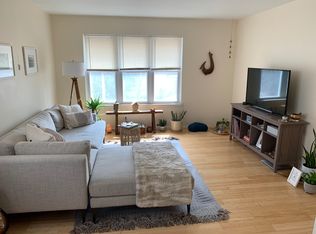 1004 E Pleasant St APT 6, Milwaukee, WI 53202