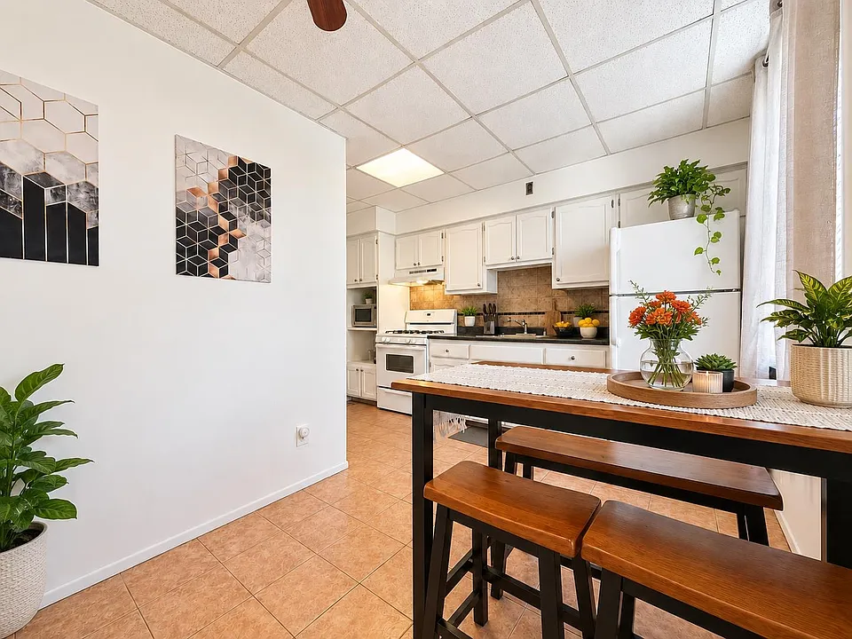 610 Adams St #3