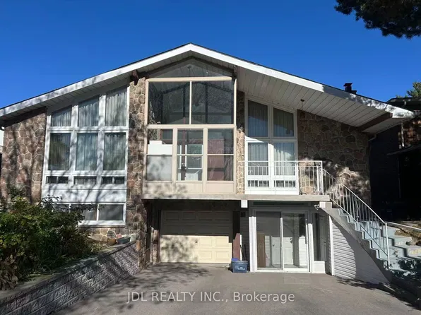 64 Charlton Blvd, Toronto, ON M2M 1B9
