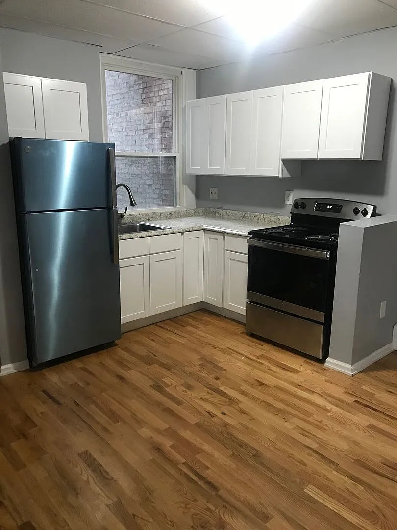 133 Howe Street — Photo 1