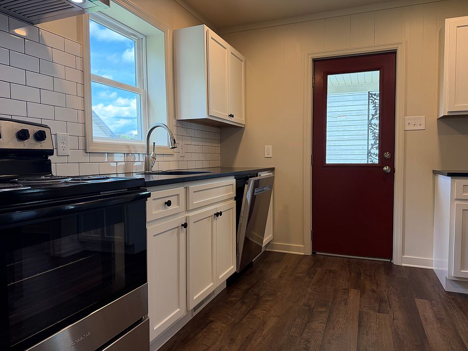 1st image of 727 Willowbank St
