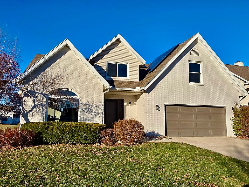 1st image of 10 Prenzler Dr