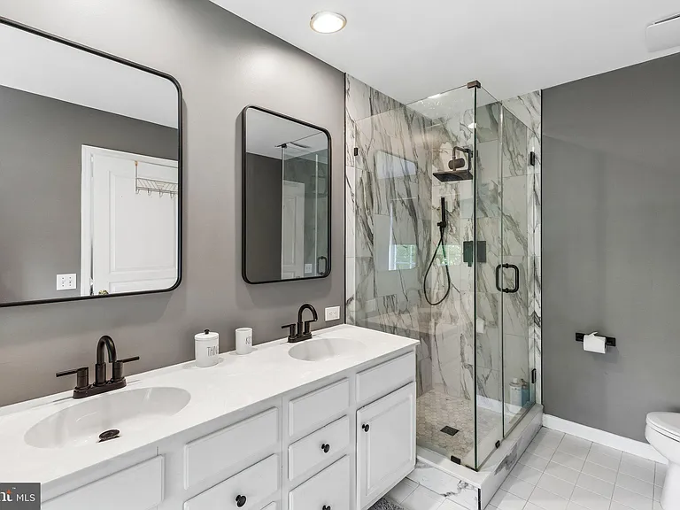 15 Charter Oak Ct — Photo 33
