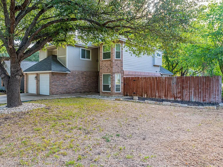 2126 River Hollow Dr — Photo 19