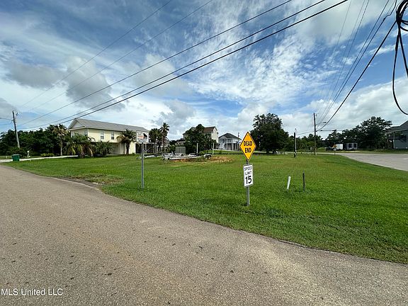 2nd image of 101 Edith Dr #23