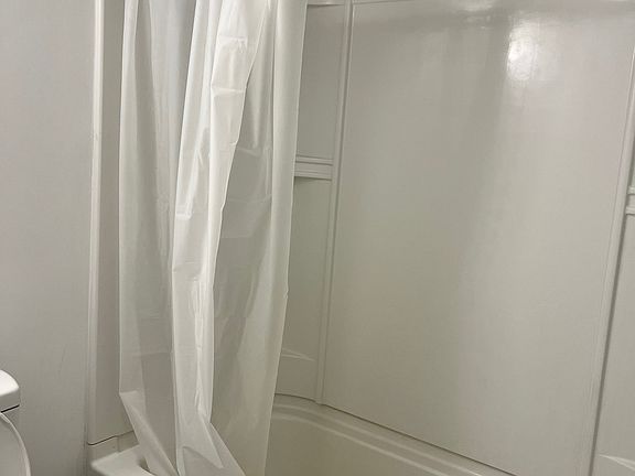 5th image of 101 Woodhaven Dr APT 28