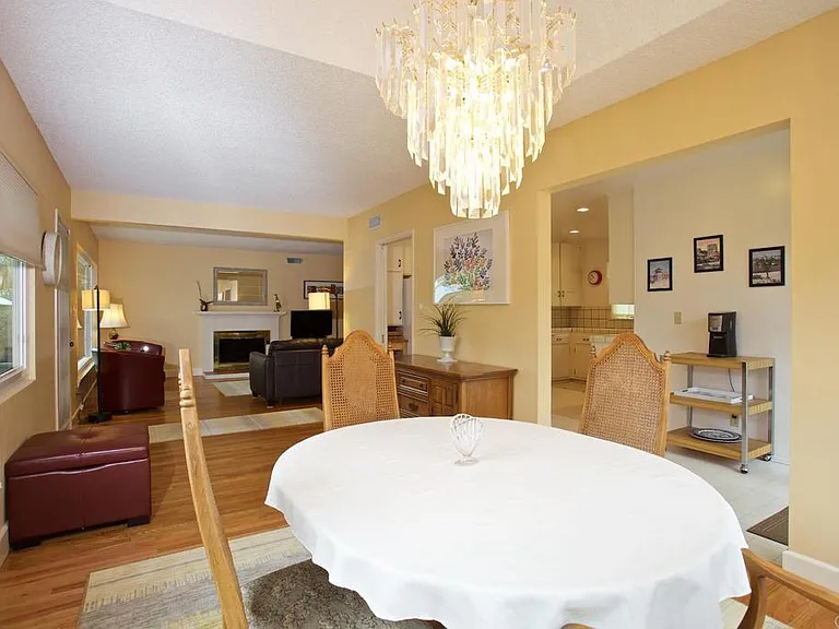 621 Country Club Ln — Photo 6