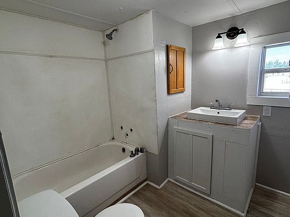 3rd image of 424 Lincoln St #5