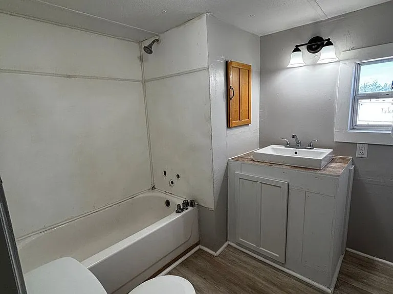 424 Lincoln St — Photo 3