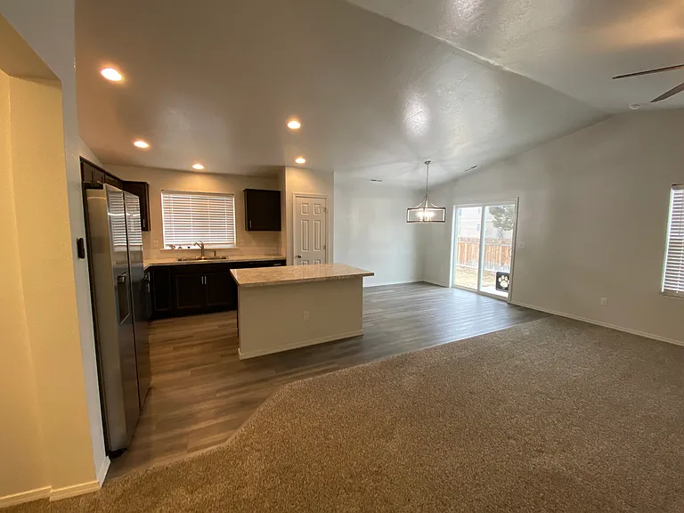840 SW Lago St — Photo 5