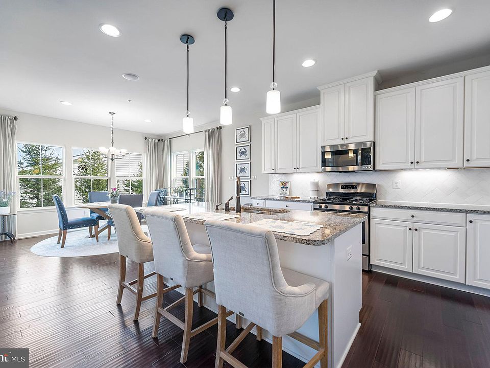 2nd image of 3010 Sunny Ridge Dr