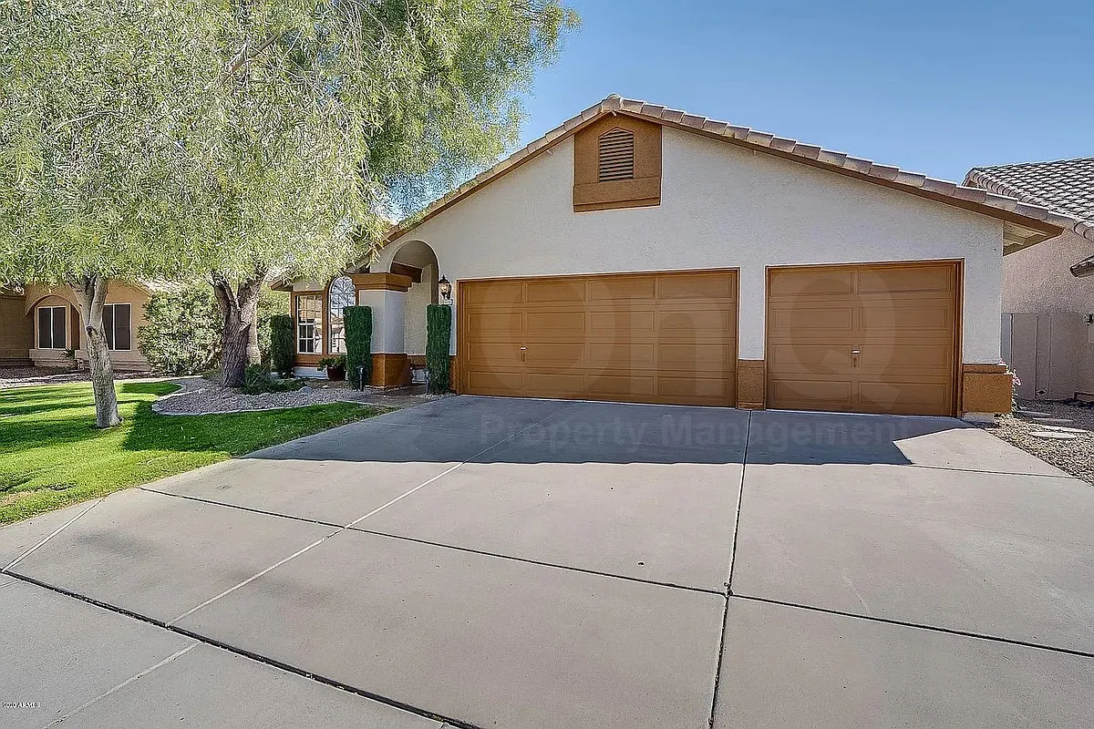 3 bed, 3.0 bath, 1720 sqft, $2,650 — Photo 2