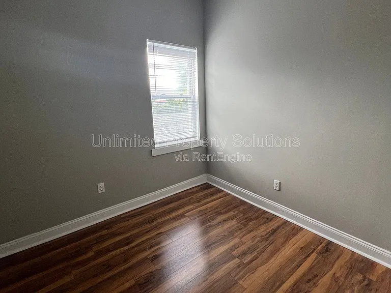214 S 13th St #B — Photo 11