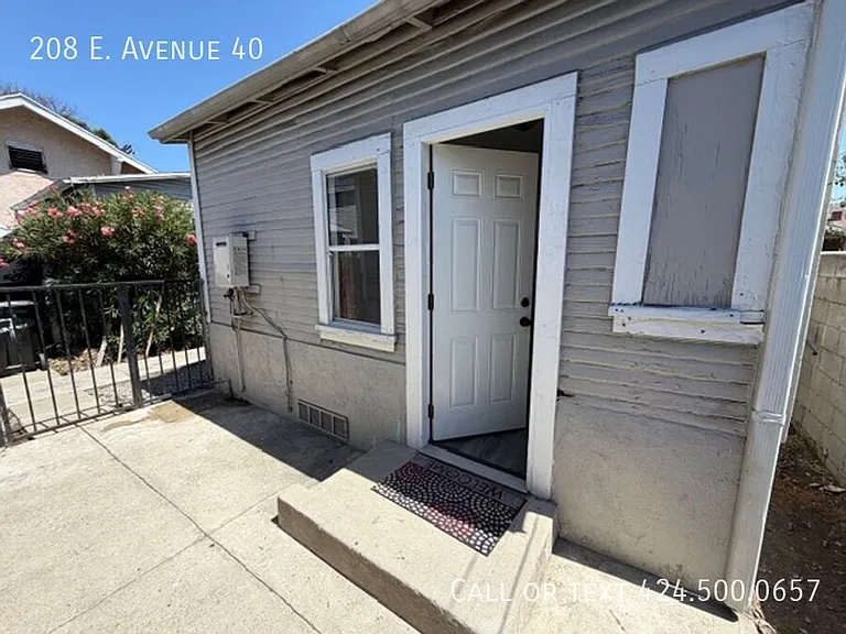 208 E Avenue 40 — Photo 8