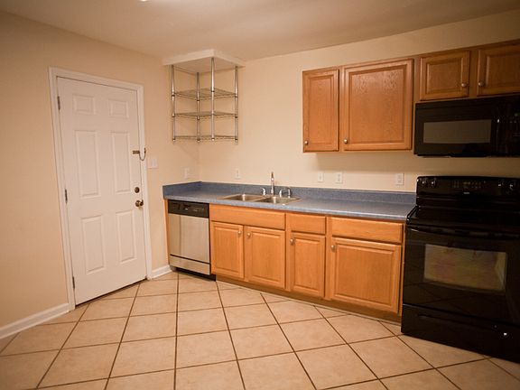 2nd image of 611 Hillsborough St APT 6