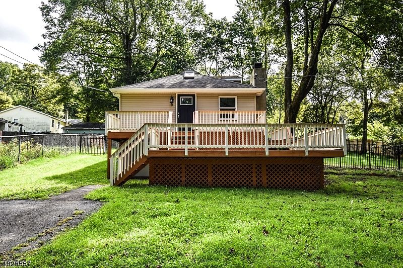 1st image of 5 Tulip Ave