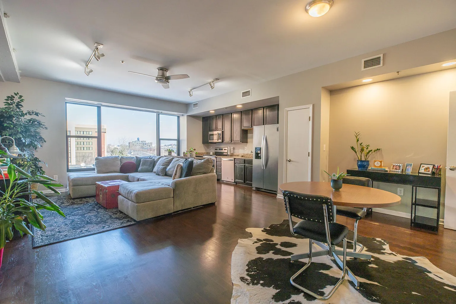 78 E Chestnut St APT 506 photo 1